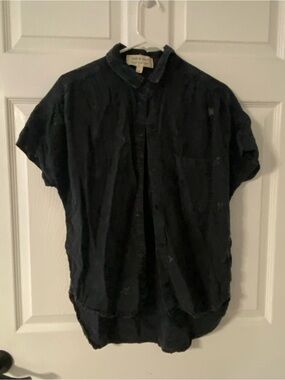 T39a- CLOTH & STONE Charcoal BLACK & WHITE STARS Button Up Shirt